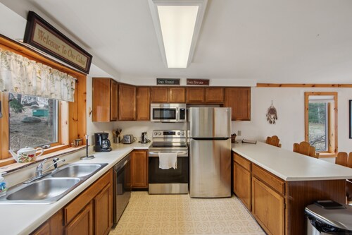 NEW! Lower Darby 2-Bedroom Townhouse with Pool by The Summit at Gore Mountain