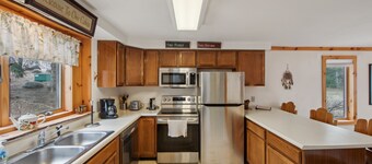 NEW! Lower Darby 2-Bedroom Townhouse with Pool by The Summit at Gore Mountain