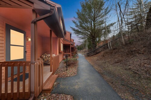 NEW! Chatiemac 42F - Quiet & Cozy 3-Bedroom Retreat