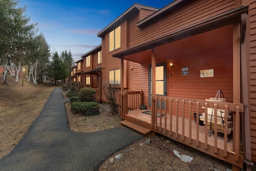 NEW! Arena 2-Bedroom Townhouse with Pool by The Summit at Gore Mountain