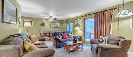 Fernseher, Kamin, DVD-Player, Tischfußball