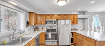 NEW! Upper Sleighride 25L - Wrap-Around Deck End Unit by The Summit at Gore Mountain