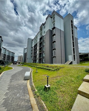 Exterior - City Heights Apartment at Khaya – Comfort & Convenience in the Heart of the City (San José Province)