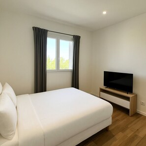 2 bedrooms, iron/ironing board, WiFi, bed sheets - House with swimming pool close to town center (Monticello)