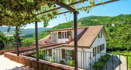 VILLA WITH POOL FOR 14 PEOPLE COMPLETELY FENCED IDEAL FOR VISITING