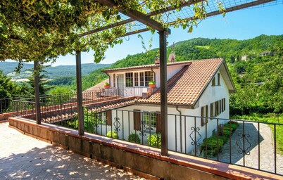 VILLA WITH POOL FOR 14 PEOPLE COMPLETELY FENCED IDEAL FOR VISITING