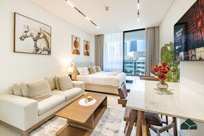 Smart TV, fireplace, stereo