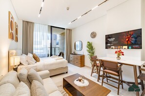 Smart TV, fireplace, stereo