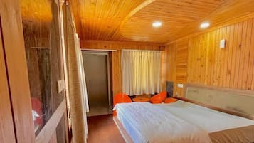 Luxury Room, Mountain View | Desk, laptop workspace