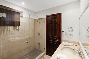 Condo, Balcony, Ocean View | Bathroom