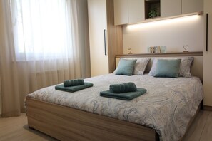 3 slaapkamers, een kluis op de kamer, een bureau