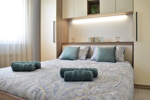 3 chambres, coffres-forts dans les chambres, bureau