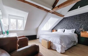 3 chambres, bureau, fer et planche à repasser, accès au Wi-Fi (inclus)