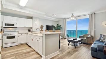Appart'hôtel, 1 très grand lit et 1 canapé-lit (Tidewater 1406) | Cuisine privée | Four, grille-pain
