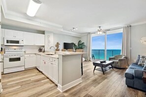 Condo, 1 King Bed with Sofa bed (Tidewater 1406) | Private kitchen