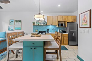 Apartment, Garden View | Dining room