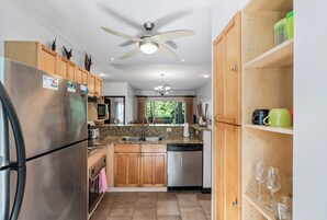 Apartment, Balcony, Garden View | Private kitchen | Electric kettle