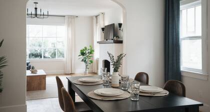 The Designers Apartment - 5 Minutes to Downtown