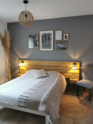 3 slaapkamers, een strijkplank/strijkijzer, wifi, beddengoed