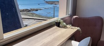 Beautiful renovated apartment with side sea view on the Corniche in Concarneau