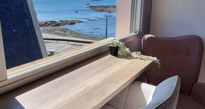 Beautiful renovated apartment with side sea view on the Corniche in Concarneau
