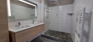 Bruser, hårtørrer, Toiletpapir
