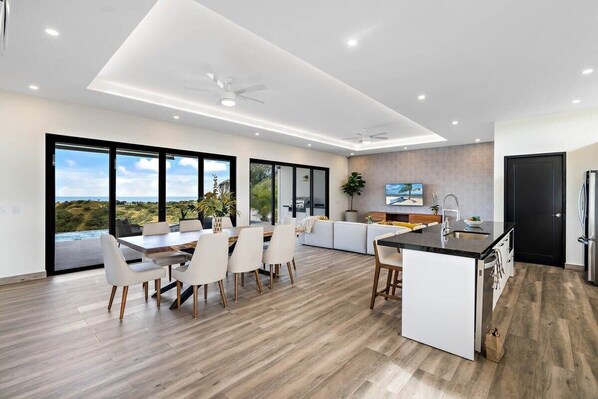 House, Balcony, Ocean View | Living area