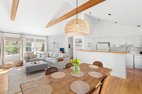 Newly Renovated 4 BR Springs Cottage in East Hampton