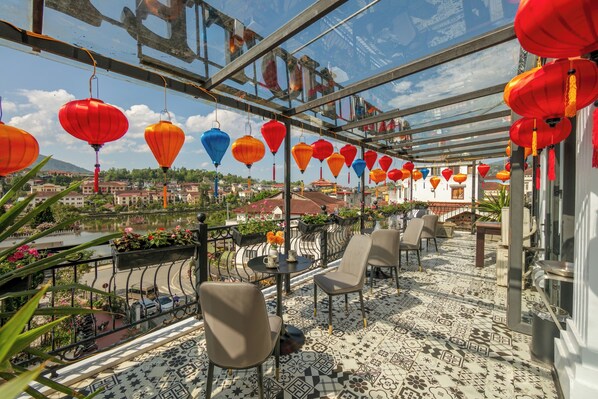 Habitación doble Premier, 1 cama King size, vista al lago | Vista del balcón