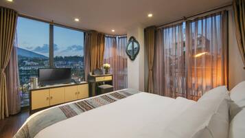 Deluxe Double Room | In-room safe, desk, laptop workspace, soundproofing