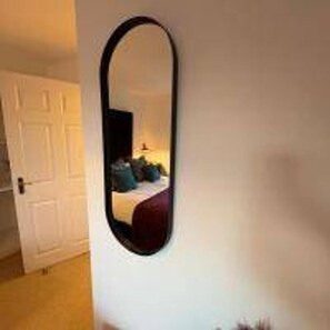 2 slaapkamers, een strijkplank/strijkijzer, gratis wifi, beddengoed