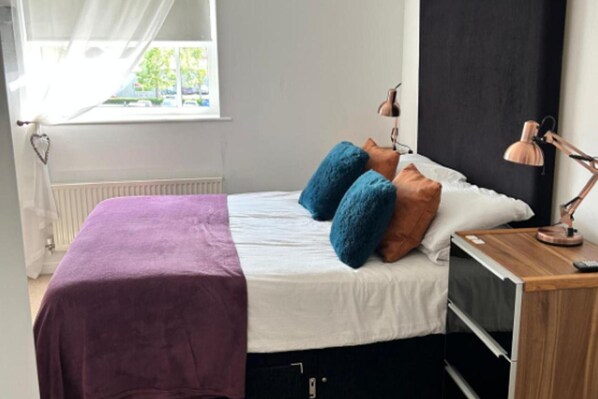 2 habitaciones, tabla de planchar con plancha y wifi gratis