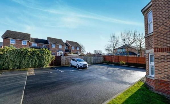 Property grounds - 2 Bed-sleeps 3-parking-town Centre (Northallerton)