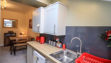 Cookware/dishes/utensils