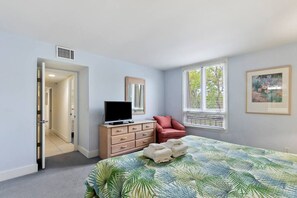3 bedrooms, desk, iron/ironing board, free WiFi