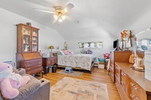 4 Schlafzimmer, Bügeleisen/Bügelbrett, kostenloses WLAN, Bettwäsche