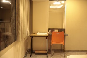 Premium bedding, bed sheets - Hotel Sapphire Inn (Thane)