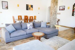 Smart-TV, Kamin, Videospiele, DVD-Player