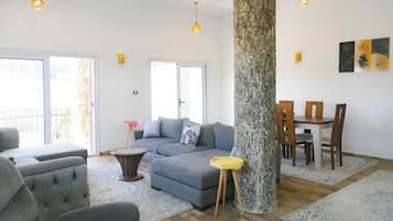 Smart-TV, Kamin, Videospiele, DVD-Player