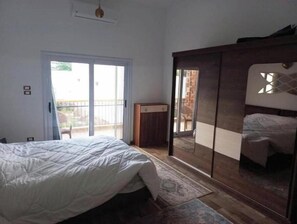 2 chambres, coffre-fort, fer et planche à repasser