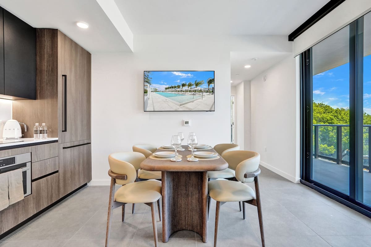 Condo Premium | Bếp riêng | Tủ lạnh, lò vi sóng, lò nướng, bếp nấu