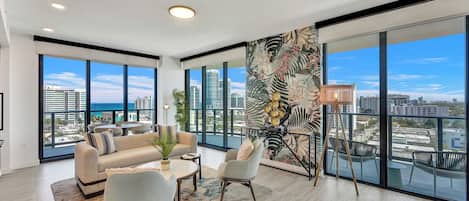 Luxe appartement | Woonruimte | Een 50-inch smart-tv met digitale zenders