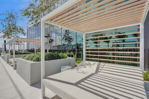 Outdoor pool - 72 Park - Miami Beach by Nomada (Miami Beach)