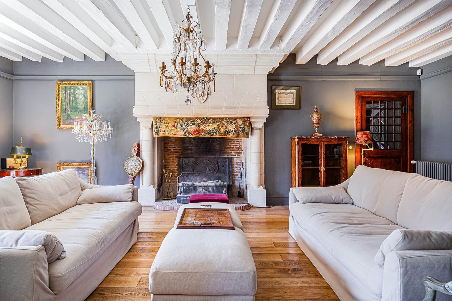 Smart TV, fireplace, table tennis