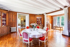 تناول الطعام