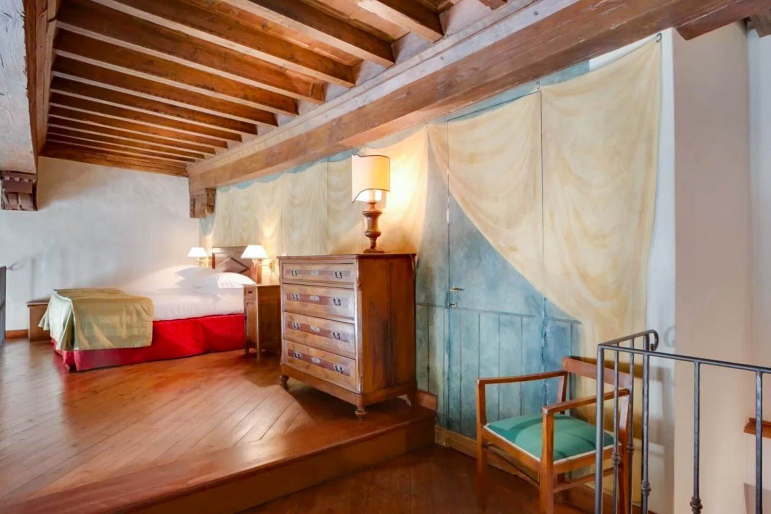 2 bedrooms, iron/ironing board, internet, bed sheets