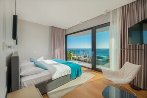 4 bedrooms, iron/ironing board, Internet, bed sheets
