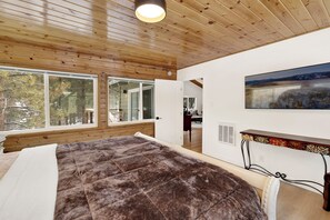 Cabin, Multiple Beds, Patio, Mountain View (2517) | 3 bedrooms, individually decorated, individually furnished, bed sheets - Sueños Azules #2517 (Fawnskin)