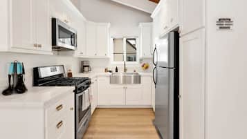 Cabin, Multiple Beds, Patio, Mountain View (2517) | Private kitchen | Coffee/tea maker