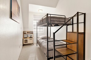 Cabana, diversos llits, banyera d'hidromassatge, vistes a la muntanya (2524) | 6 dormitoris, decoració individual, mobiliari individual i roba de llit